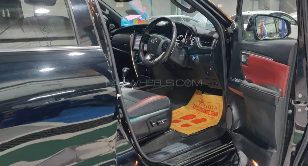 Toyota Fortuner 2022 for Sale in Karachi Toyota Fortuner 2022 for Sale in Karachi Image-4