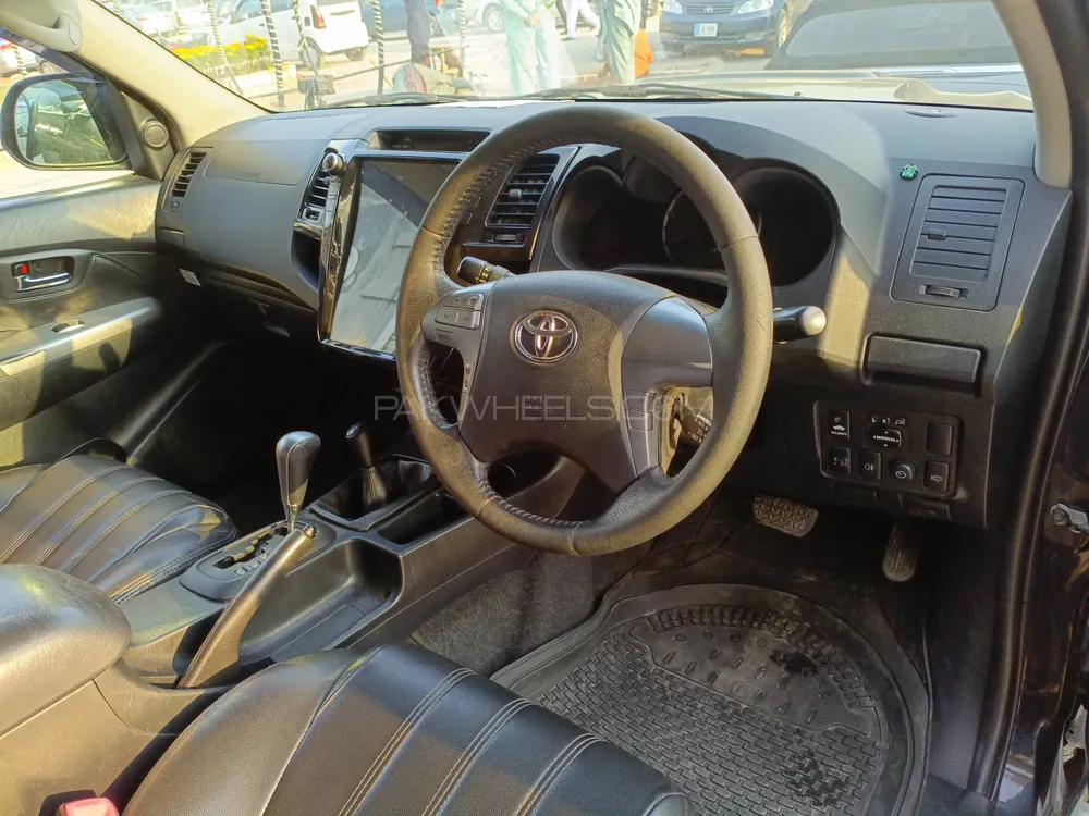 Toyota Hilux 2014 for Sale in Islamabad Toyota Hilux 2014 for Sale in Islamabad Image-5