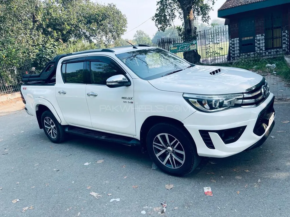 Toyota Hilux 2017 for Sale in Faisalabad Toyota Hilux 2017 for Sale in Faisalabad Image-1