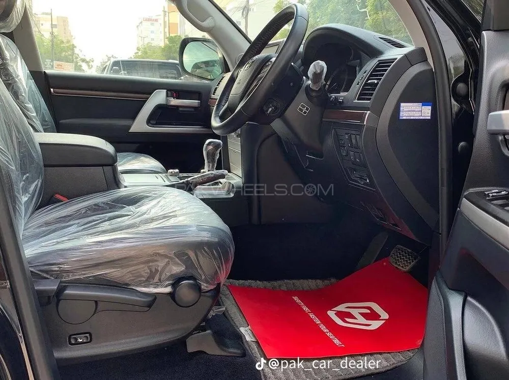 Toyota Land Cruiser 2018 for Sale in Karachi Toyota Land Cruiser 2018 for Sale in Karachi Image-6