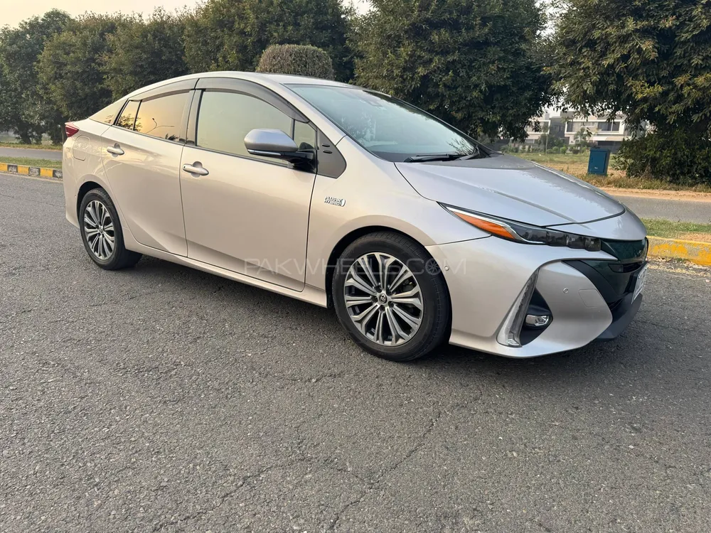Toyota Prius 2017 for Sale in Lahore Image-1