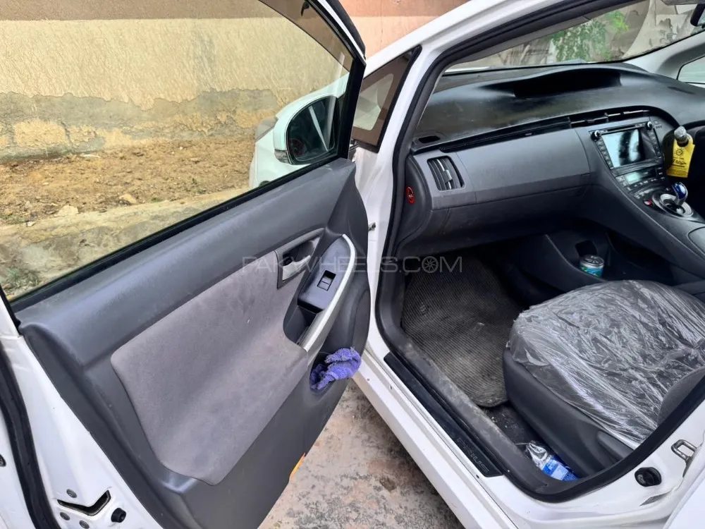 ٹویوٹا پریوس 2011 for Sale in کراچی ٹویوٹا پریوس 2011 for Sale in کراچی Image-9