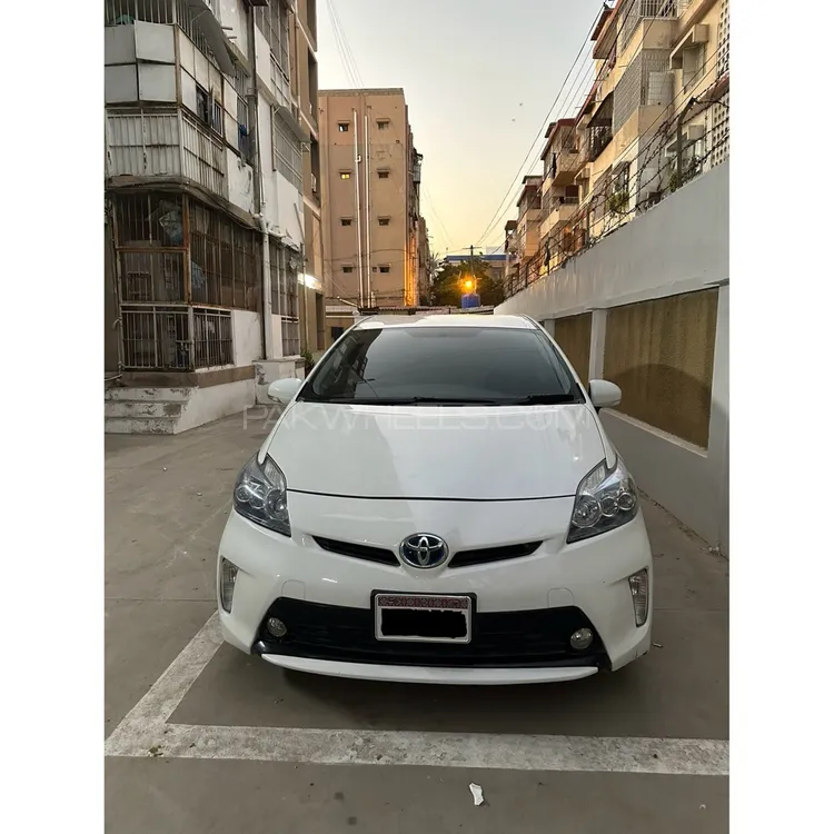 Toyota Prius 2013 for Sale in Karachi Toyota Prius 2013 for Sale in Karachi Image-1