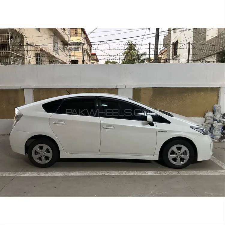 Toyota Prius 2013 for Sale in Karachi Toyota Prius 2013 for Sale in Karachi Image-3