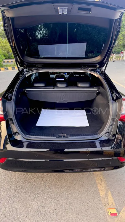 Toyota Prius 2021 for Sale in Lahore Toyota Prius 2021 for Sale in Lahore Image-12