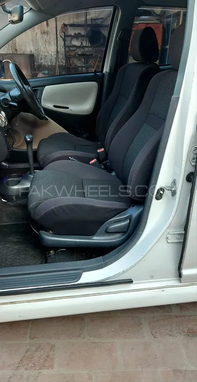 Toyota Vitz 2000 for Sale in Peshawar Image-1