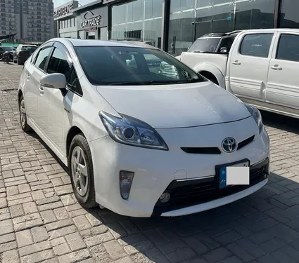 Toyota Prius S LED Edition 1.8 2013 for Sale Toyota Prius S LED Edition 1.8 2013 for Sale