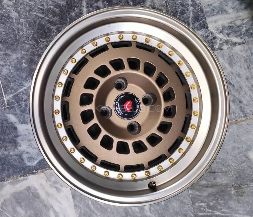 Holo alloy wheels Image-1