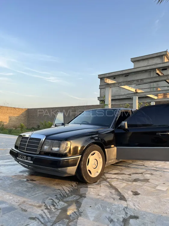 Mercedes Benz E Class 1990 for Sale in Peshawar Mercedes Benz E Class 1990 for Sale in Peshawar Image-3