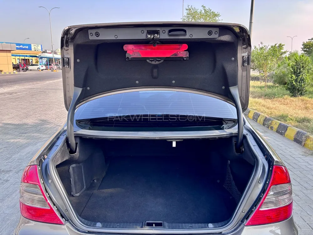 Mercedes Benz E Class 2007 for Sale in Peshawar Mercedes Benz E Class 2007 for Sale in Peshawar Image-9