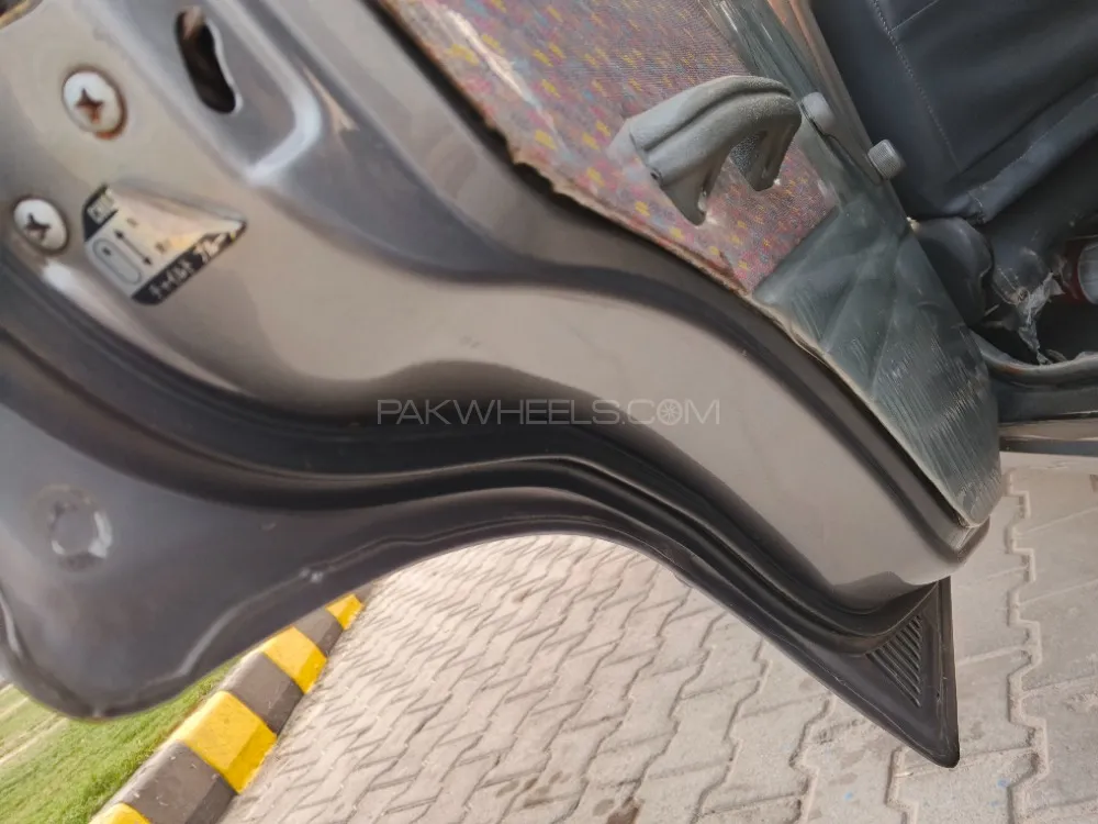 Suzuki Mehran 2013 for Sale in Faisalabad Suzuki Mehran 2013 for Sale in Faisalabad Image-9