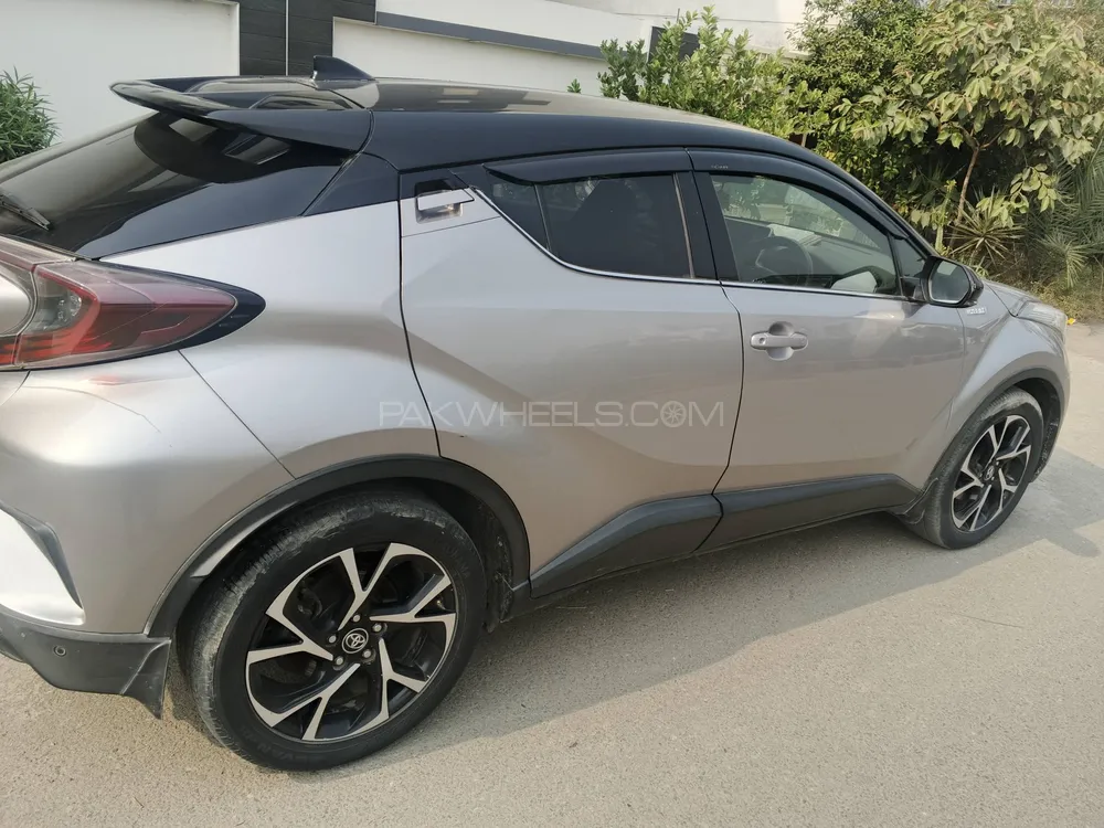Toyota C-HR 2016 for Sale in Lahore Toyota C-HR 2016 for Sale in Lahore Image-4