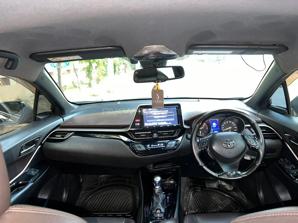 Toyota C-HR 2017 for Sale in Lahore Toyota C-HR 2017 for Sale in Lahore Image-3