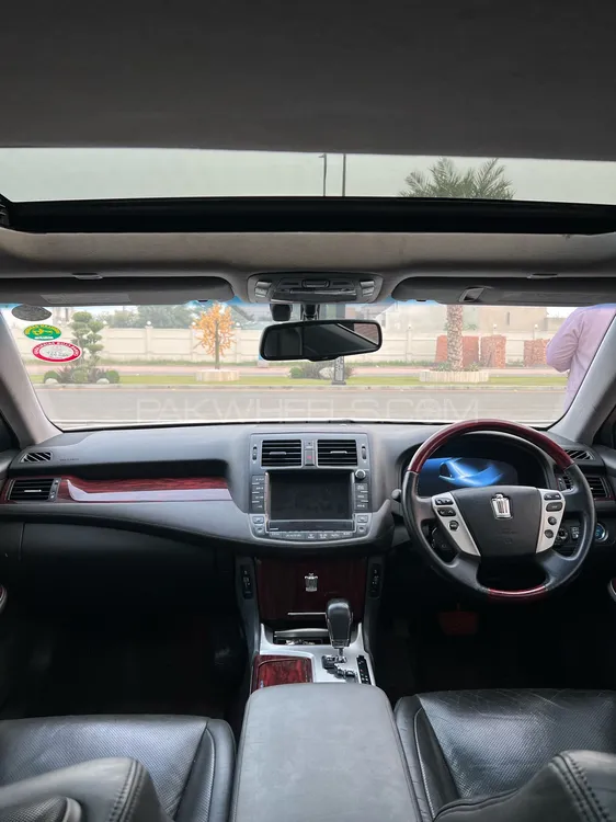 Toyota Crown 2011 for Sale in Faisalabad Toyota Crown 2011 for Sale in Faisalabad Image-4