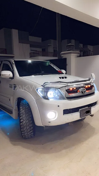 Toyota Hilux 2010 for Sale in Karachi Image-1