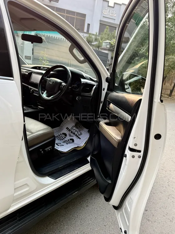 Toyota Hilux 2018 for Sale in Lahore Toyota Hilux 2018 for Sale in Lahore Image-6