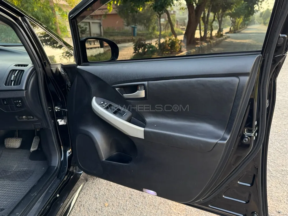 Toyota Prius 2014 for Sale in Islamabad Toyota Prius 2014 for Sale in Islamabad Image-7