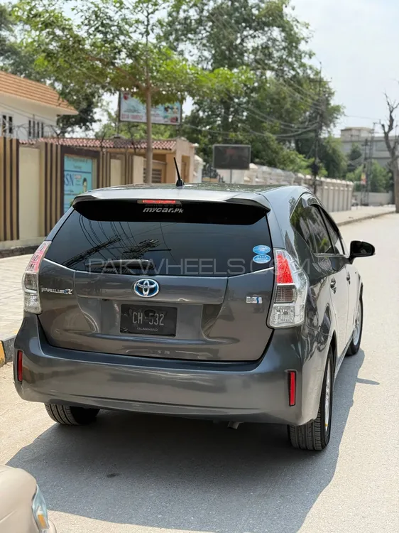 Toyota Prius Alpha 2011 for Sale in Peshawar Toyota Prius Alpha 2011 for Sale in Peshawar Image-9