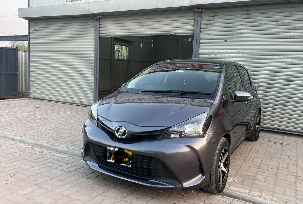 Toyota Vitz 2016 for Sale in Sialkot Image-1