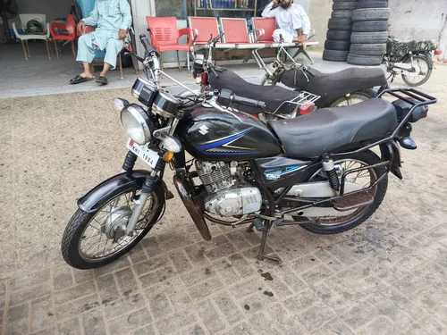 Suzuki GS 150 2014