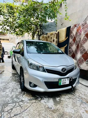 Toyota Vitz F 1.0 2011