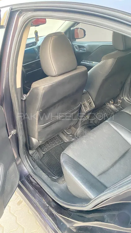 Honda Grace Hybrid 2018 for Sale in Lahore Honda Grace Hybrid 2018 for Sale in Lahore Image-14