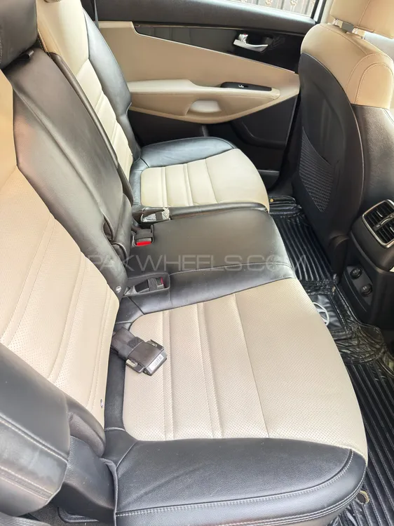 KIA Sorento 2023 for Sale in Lahore KIA Sorento 2023 for Sale in Lahore Image-12