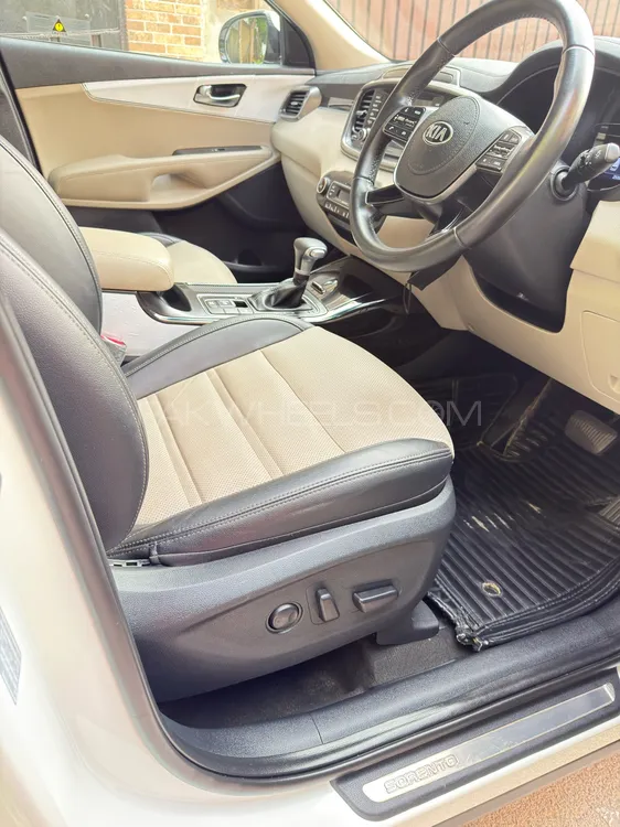 KIA Sorento 2023 for Sale in Lahore KIA Sorento 2023 for Sale in Lahore Image-14