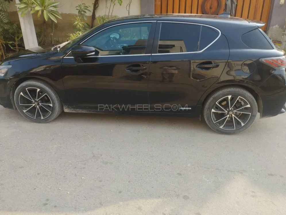 Lexus CT200h 2011 for Sale in Karachi Lexus CT200h 2011 for Sale in Karachi Image-4