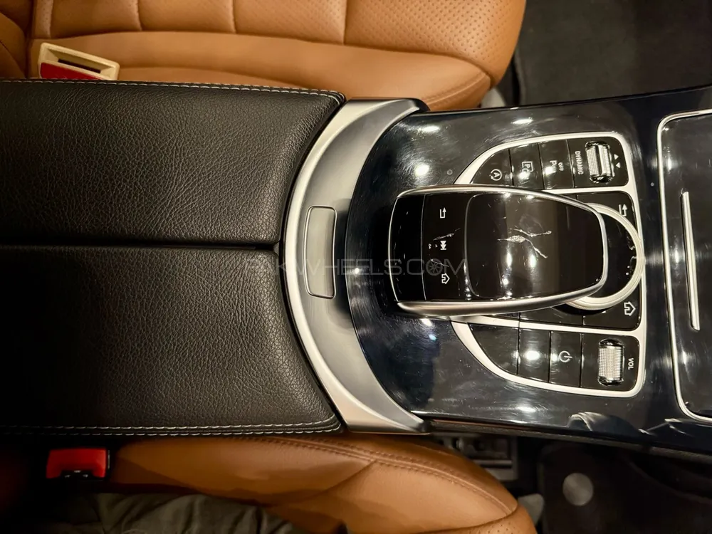 Mercedes Benz C Class 2019 for Sale in Lahore Mercedes Benz C Class 2019 for Sale in Lahore Image-9
