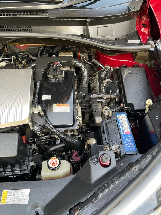 Toyota C-HR 2016 for Sale in Lahore Toyota C-HR 2016 for Sale in Lahore Image-17