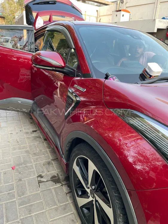 Toyota C-HR 2016 for Sale in Lahore Toyota C-HR 2016 for Sale in Lahore Image-12