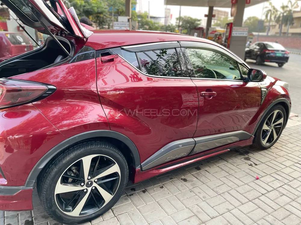Toyota C-HR 2016 for Sale in Lahore Toyota C-HR 2016 for Sale in Lahore Image-10