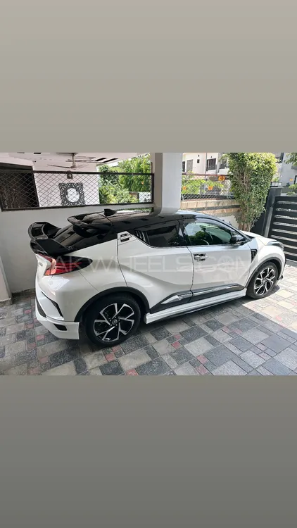 Toyota C-HR 2020 for Sale in Lahore Toyota C-HR 2020 for Sale in Lahore Image-7