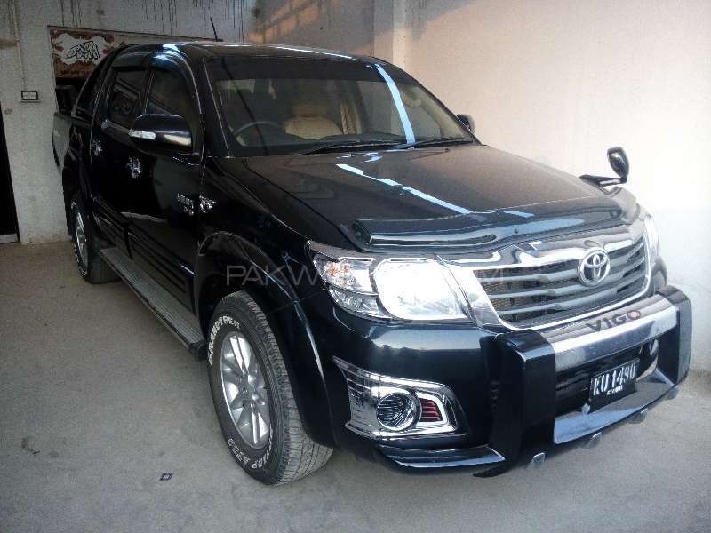 Toyota Hilux 2015 for Sale in Hyderabad Image-1