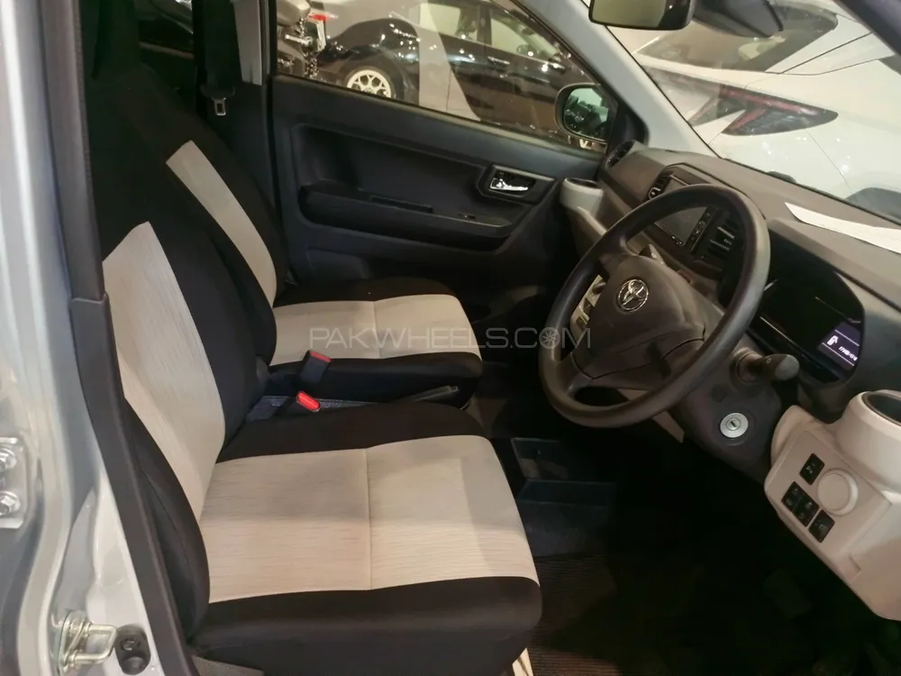 Toyota Pixis Epoch 2022 for Sale in Lahore Toyota Pixis Epoch 2022 for Sale in Lahore Image-4