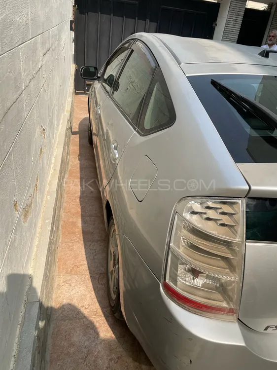 Toyota Prius 2010 for Sale in Karachi Toyota Prius 2010 for Sale in Karachi Image-3