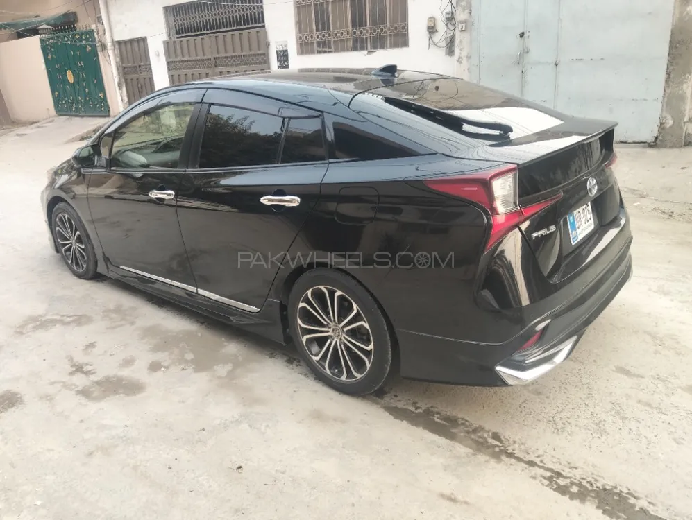 Toyota Prius 2020 for Sale in Lahore Toyota Prius 2020 for Sale in Lahore Image-10