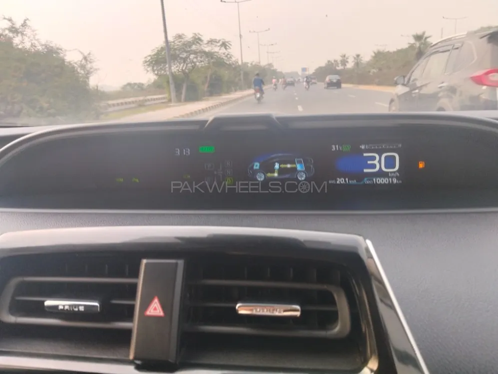 Toyota Prius 2020 for Sale in Lahore Toyota Prius 2020 for Sale in Lahore Image-15