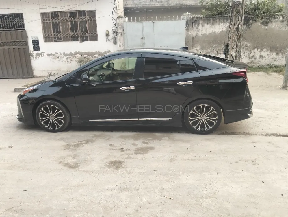 Toyota Prius 2020 for Sale in Lahore Toyota Prius 2020 for Sale in Lahore Image-9