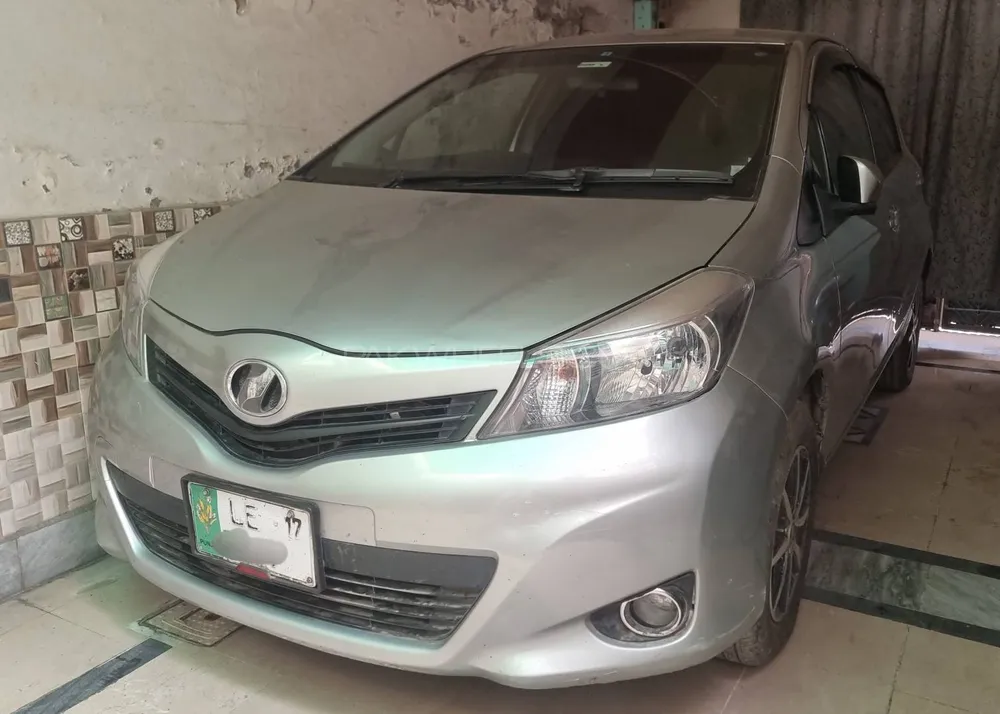 Toyota Vitz 2013 for Sale in Faisalabad Image-1