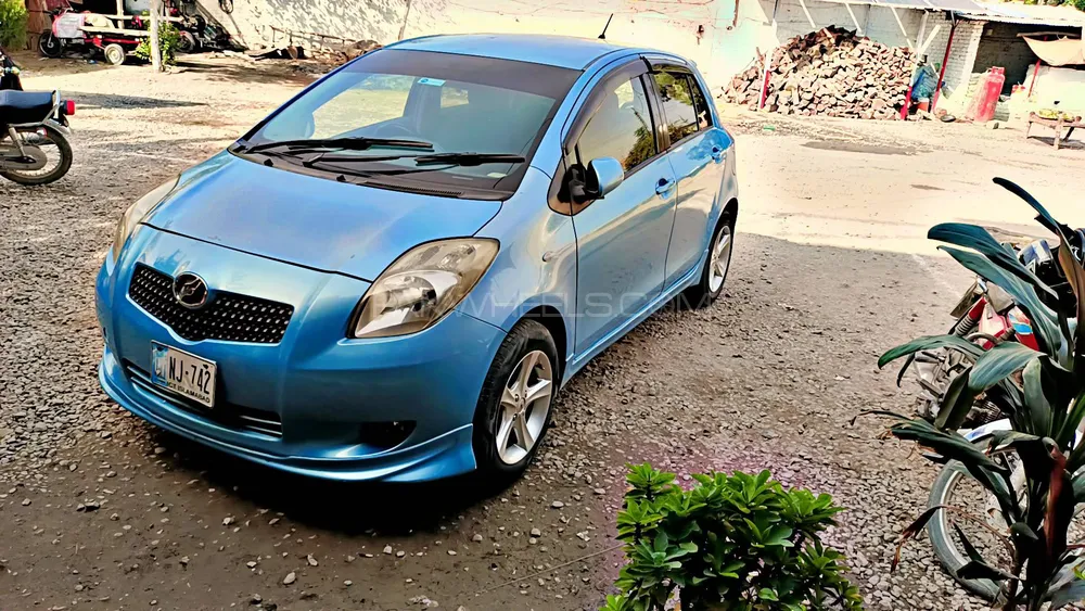 Toyota Vitz 2005 for Sale in Peshawar Image-1