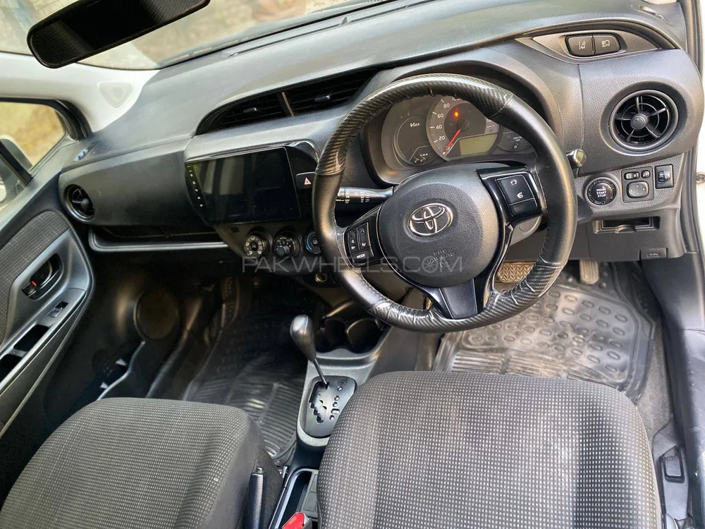 Toyota Vitz 2017 for Sale in Gujranwala Toyota Vitz 2017 for Sale in Gujranwala Image-13