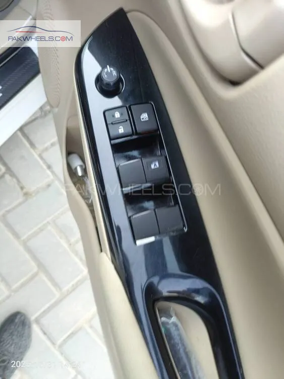 Toyota Yaris Sedan 2024 for Sale in Gujranwala Toyota Yaris Sedan 2024 for Sale in Gujranwala Image-12