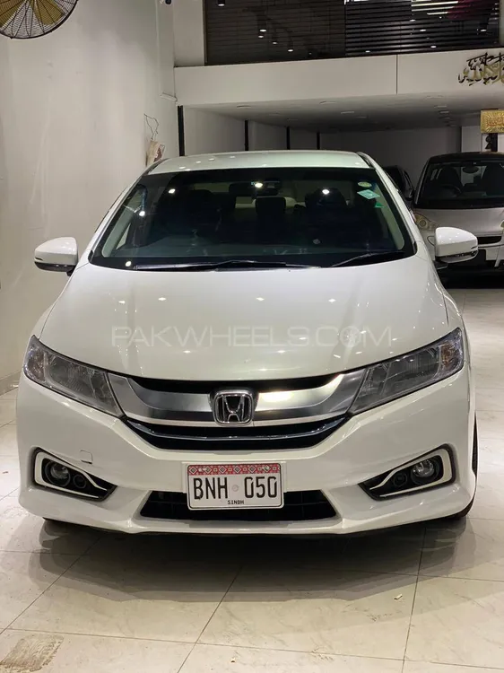 Honda Grace Hybrid 2015 for Sale in Karachi Image-1