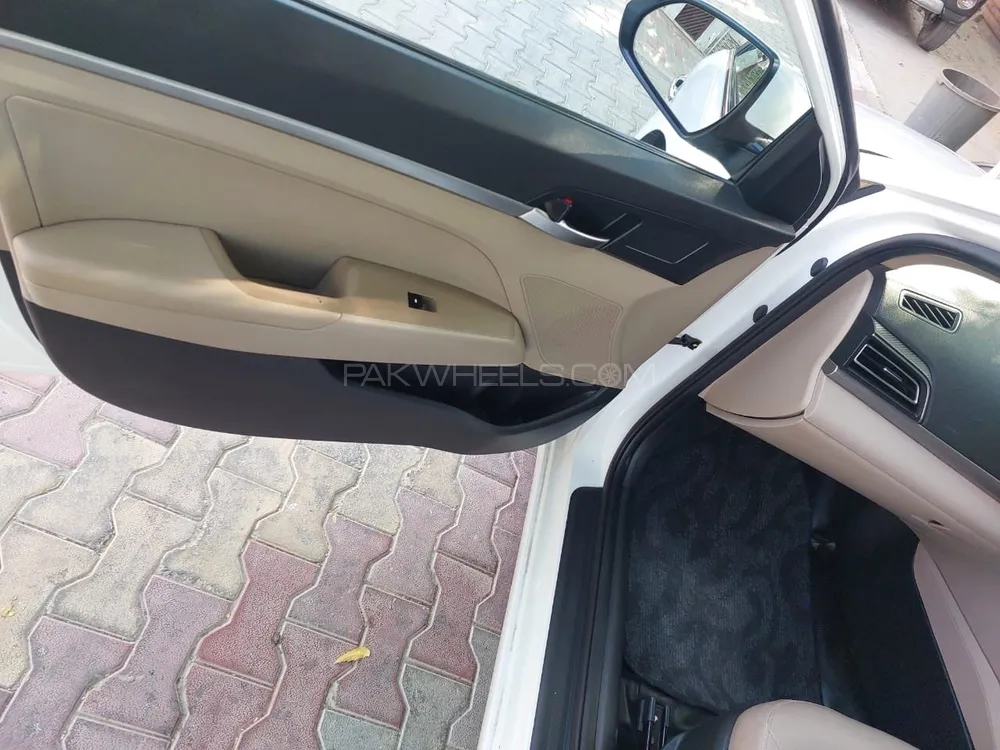 Hyundai Elantra 2021 for Sale in Karachi Image-1