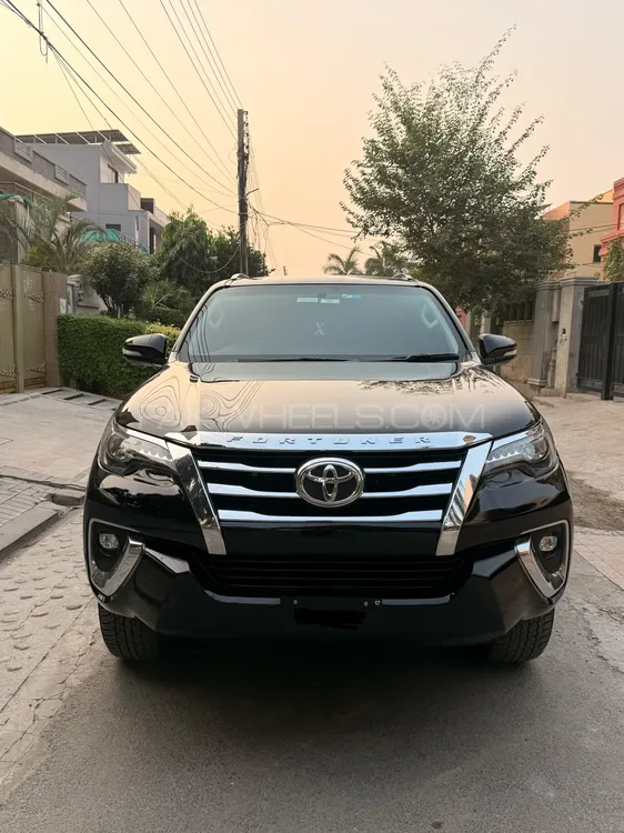 Toyota Fortuner 2017 for Sale in Lahore Image-1