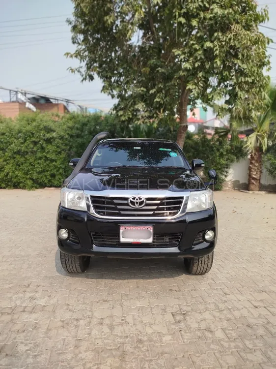 Toyota Hilux 2016 for Sale in Multan Image-1