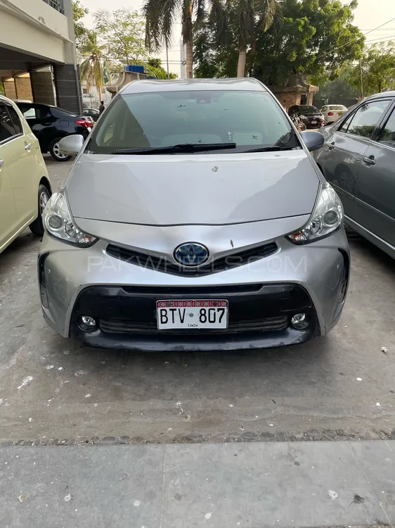 Toyota Prius Alpha 2017 for Sale in Karachi Image-1