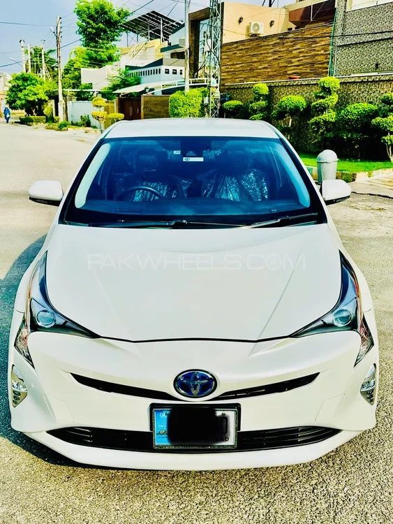 Toyota Prius 2017 for Sale in Peshawar Image-1